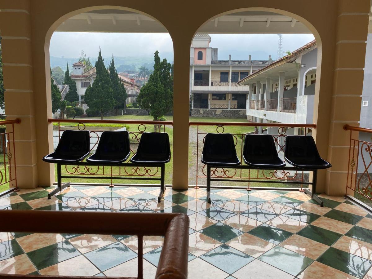 Hotel Puspa Sari Ciater Kültér fotó