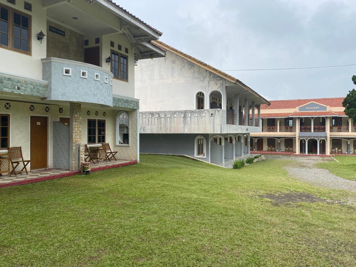 Hotel Puspa Sari Ciater Kültér fotó